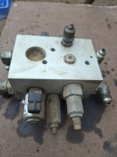 Elettrovalvola di comando idraulica per compattatore piastre Dynapac LH 700 949503 - Foto 3 di 4