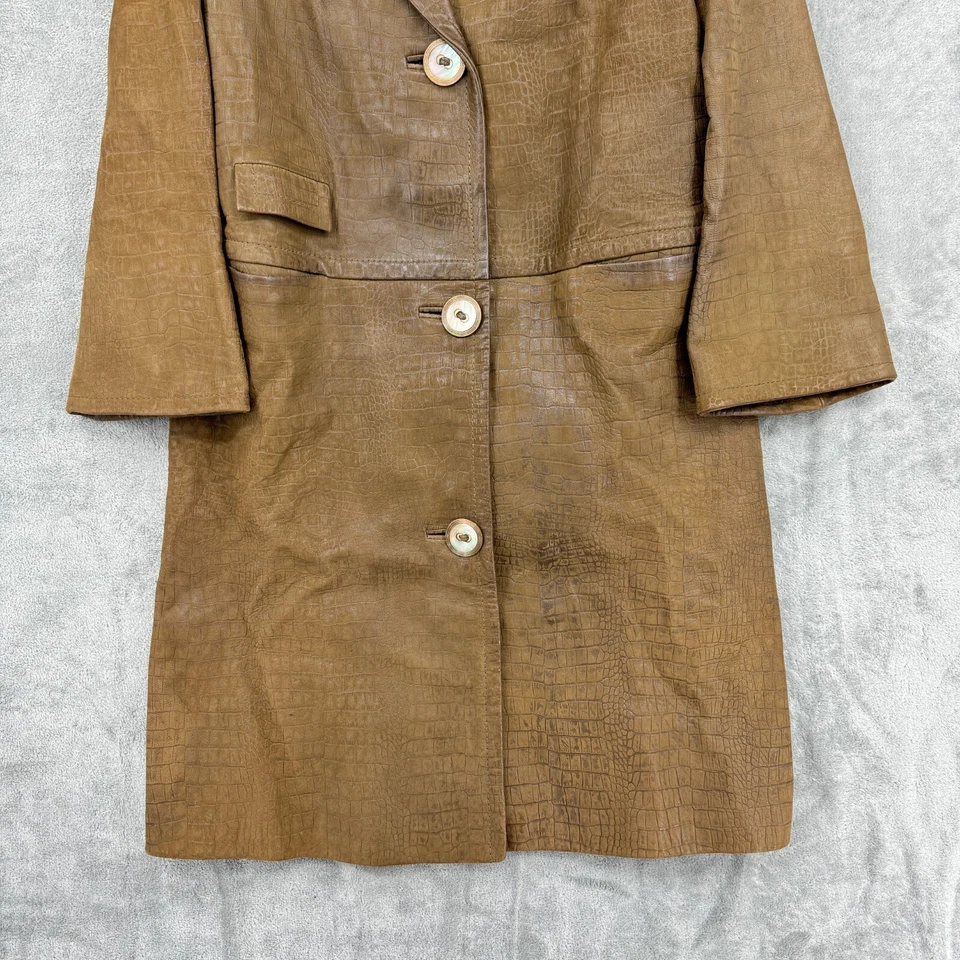 Abrigo vintage para mujer grande de cuero genuino de longitud media con botón de trinchera en relieve Foto 4 de 4