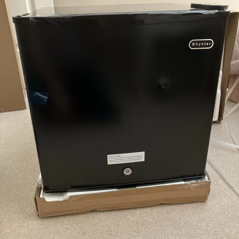 Whynter Energy Star 1.1 cu. ft. Upright Freezer with Lock - Black - Image 4 of 4