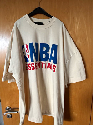 Essentials Fear of God NBA 90S Fit Tee Herren XL Cremeweiß Logo T-Shirt