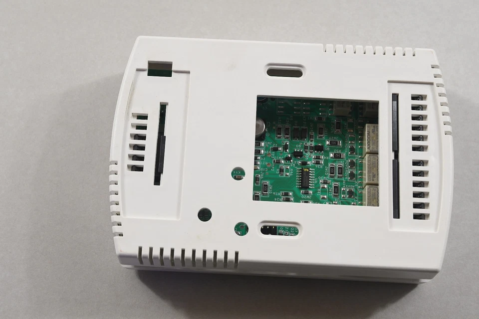 ClimateMaster ATC32U03 iGate Communicating Programmable Thermostat - Image 3 of 4