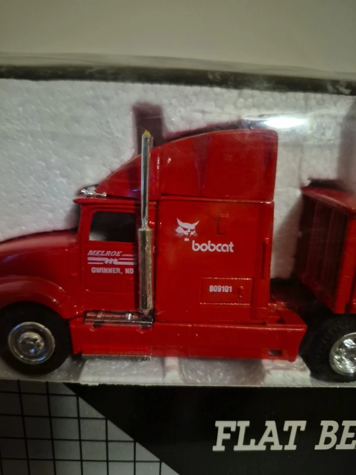 Bobcat Flatbed Tractor Trailer 3 Loaders - K-Line 1:50 Scale Model #6722754 New - Image 4 of 4
