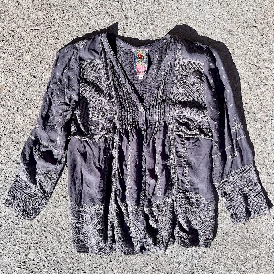 Túnica Johnny Was cinza lilás lavanda bordada floral LA designer boho
