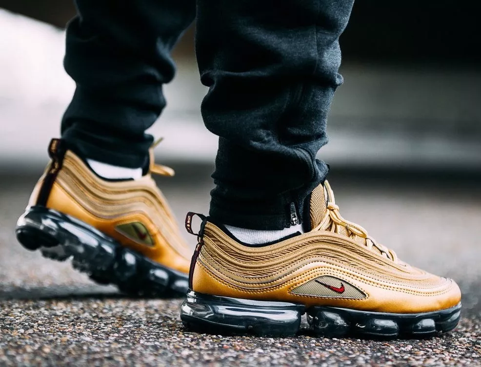 Nike Air Vapormax 97 Metallic Gold Size 9 AJ7291 700 Very Rare