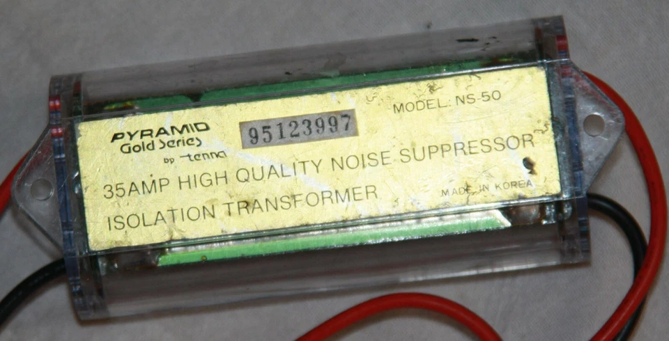 Transformador de aislamiento Pyramid Gold Series supresor de ruido modelo NS-50 35 AMP Foto 2 de 4