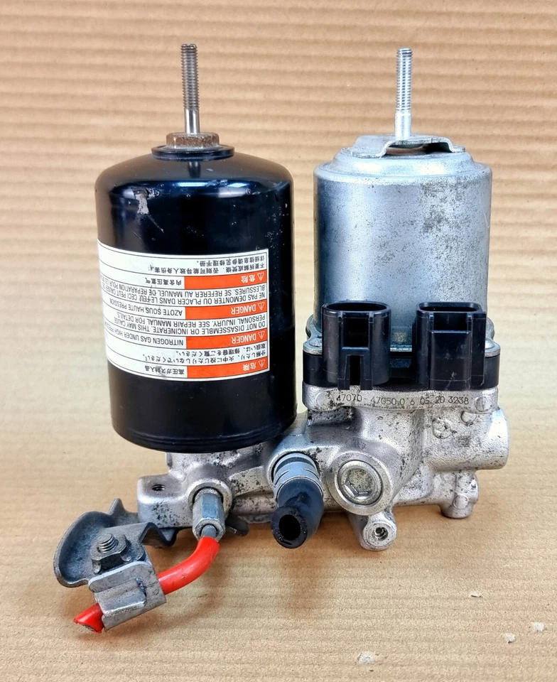 Toyota Prius 2015-2018 Bomba antibloqueo Assebly Brake Booster 47070-47050 OEM usado Foto 2 de 4