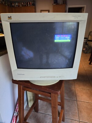LAST ONE! Viewsonic 17'' G771 VGA CRT, 1280 x 1024, .27 dot pitch - SN JL72428015