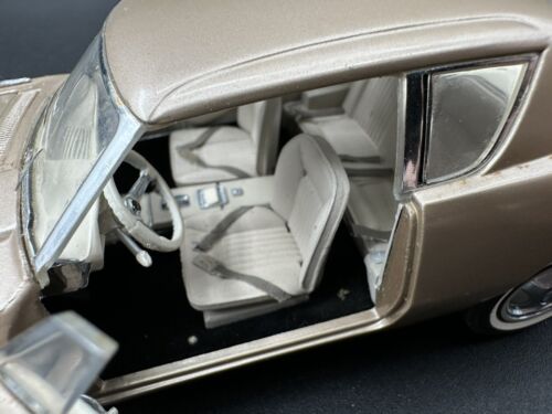 1963 Studebaker Avanti Franklin Mint 1/24 Scale Diecast Car - Picture 8 of 22