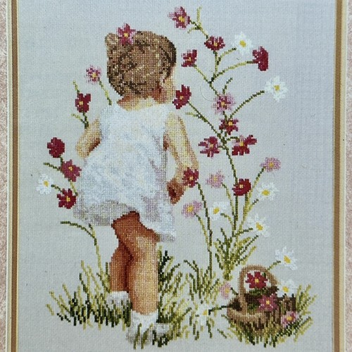 Janlynn's Counted Cross Stitch Just a Chart Girls Cosmos Daisy Shells Lote de 3 - Imagen 3 de 12