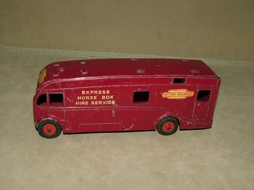 DINKY TOYS VINTAGE DIECAST  1:43 #981 / 581 BRITISH RAILWAYS EXPRESS HORSE BOX