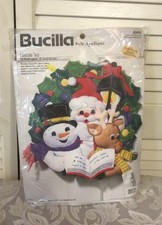 NIP Bucilla 18  Round Felt Wreath  Caroling Trio  