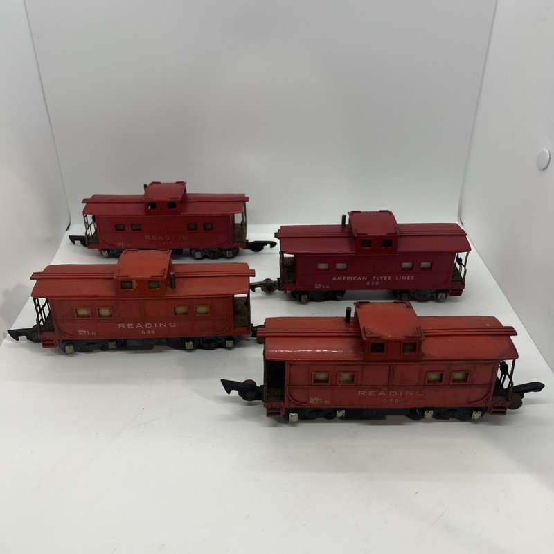 4 Gilbert American Flyer Lines & Reading #630 Lighted Red Cabooses. Pre-Owned 