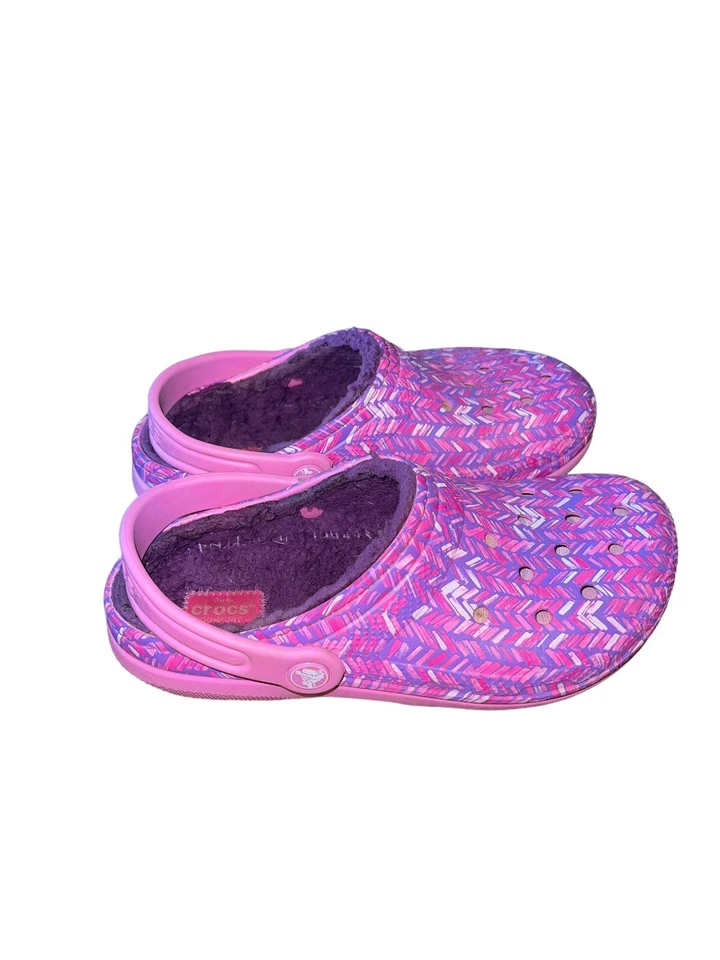 Zuecos Crocs Clásicos Forrados de Pelusa Niñas Talla 2 Gráfico Fiesta Rosa Doble Comodidad Foto 3 de 4