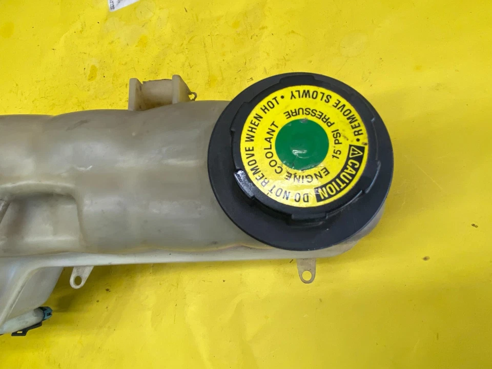 Volkswagen Rabbit 2008 tanque de depósito de desbordamiento de refrigerante OEM Foto 4 de 4