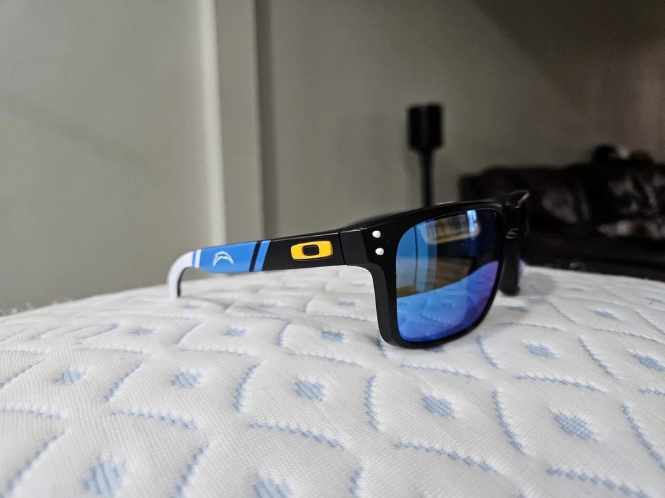 Gafas de sol Oakley Holbrook NFL Chargers Edition negras/azules - nuevas - raras Foto 2 de 4