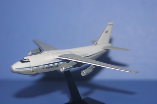 Antonov An-124 Ruslan (NATO code, Condor)   1/700  TAKARA JAPAN - Picture 2 of 10