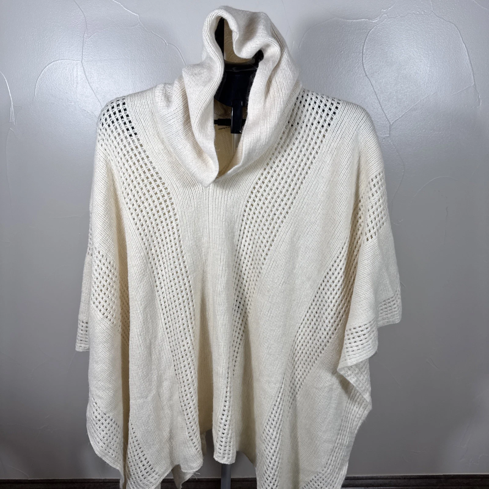 Anthropologie Sleeping On Snow Cream Poncho Sweater Cape W/ Hood Sz M/L