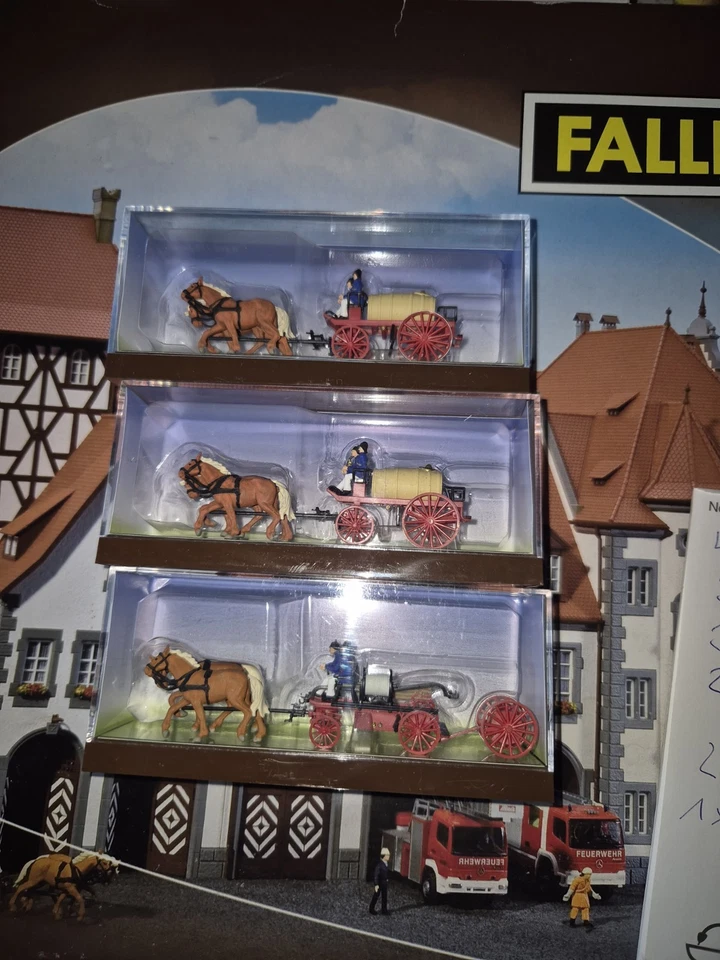 Historische Feuerwache 1 Nürnberg und Figuren  - Bild 4 von 4