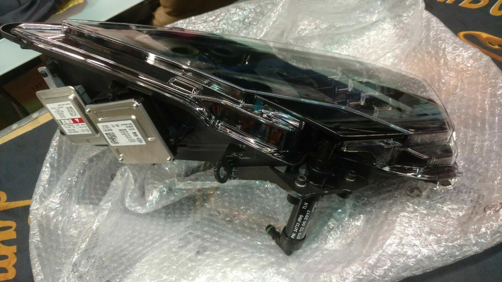 LAMBORGHINI AVENTADOR FRONT RIGHT PASSENGER SIDE HEADLIGHT OEM 471941004P