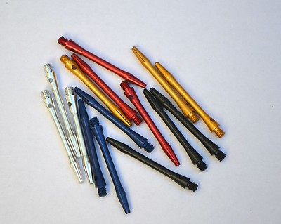 5 SETS MITTELGROSSE ALUMINIUM DARTSTIELE VERSCHIEDENE FARBEN TOP GÜNSTIG 