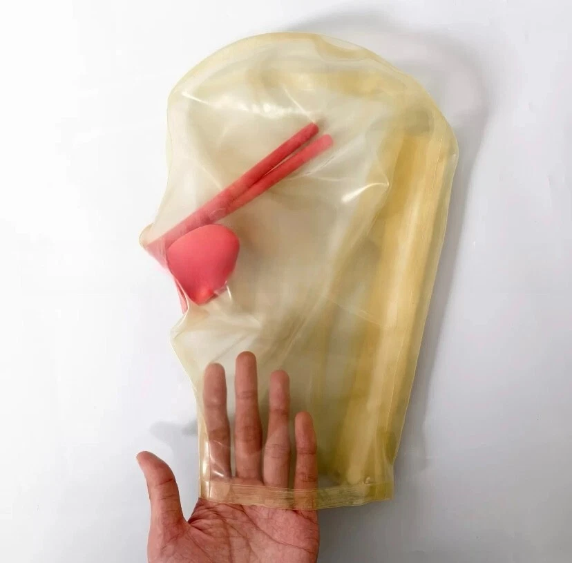 Capucha fetiche de látex con mordaza dental y tubo nasal largo máscara de goma transparente cremallera trasera Foto 2 de 4