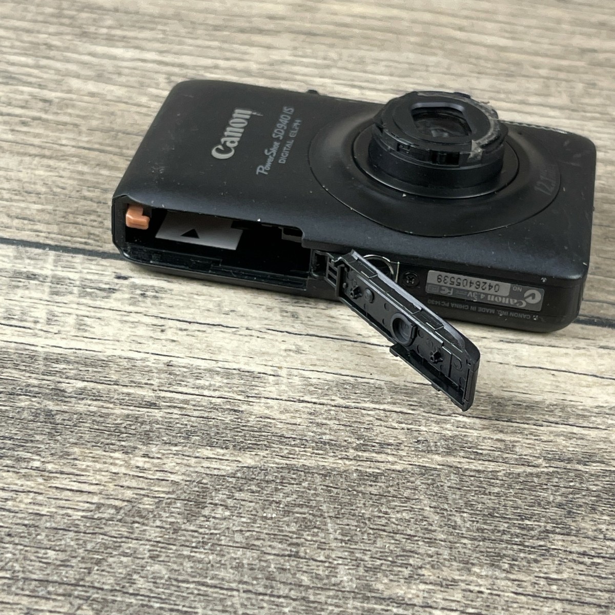 Canon PowerShot SD940 IS Black 12.1 MP 4x Optical Zoom