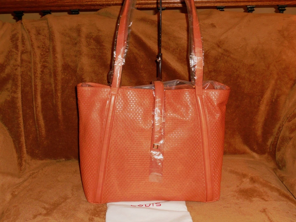 Bolso de Mano Lodis Woodlake Danya Slouch Terra Cotta Cuero Repujado Nuevo con Etiquetas Precio de Venta sugerido por el fabricante $298 VENTA