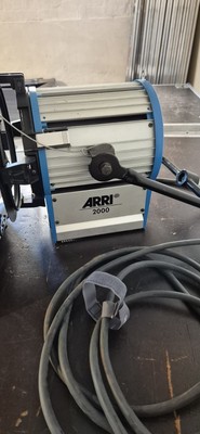 ARRI 2000, 2kw Stufenlinse, Scheinwerfer, Bühne, Theater, konventionelles Licht