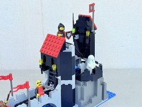 Lego Castle 6075 Wolfpack Tower - with Instructions and Box