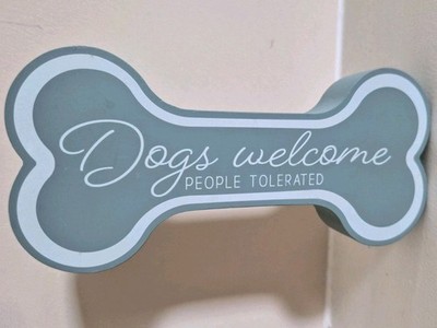 Belle Maison 3.5 ''x7'' Green Dogs Welcome Bone Shaped Décor, NEW