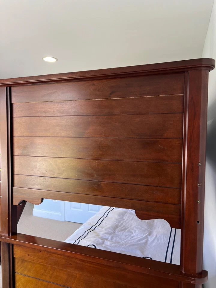 双层床 - 双人床 - Vaughn-Bassett 全木质 - 含床垫 二手 — 第 4/4 张图片