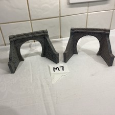 2x J&LR Spur 00 eingleisige Tunnelportale. Erscheint unbenutzt. See Des (M7)