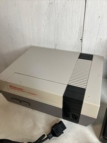 Nintendo NES Console System Bundle 10 Games NEW PINS Mario, Super C Contra, Dr M