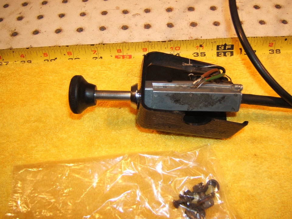 Mercedes 70-71 W109 300SEL 6.3 Dash Suspension Height adjusment 1 Switch cable - Image 2 of 4