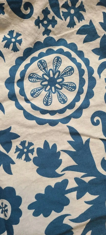 Pair of Blue & White Floral Textured King Pillow Shams Pillowcase Covers - Image 4 of 4