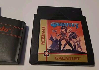  Gauntlet-Nintendo 1987-TESTED/WORKS-NES Black Cart W/Protective Case 