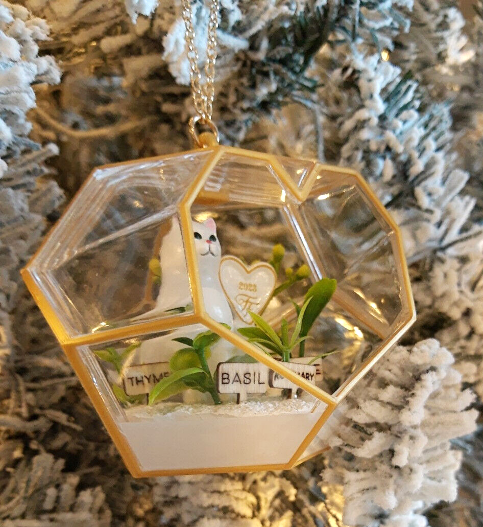 MINT New 2023 FANCY FEAST Christmas Tree White Cat Ornament