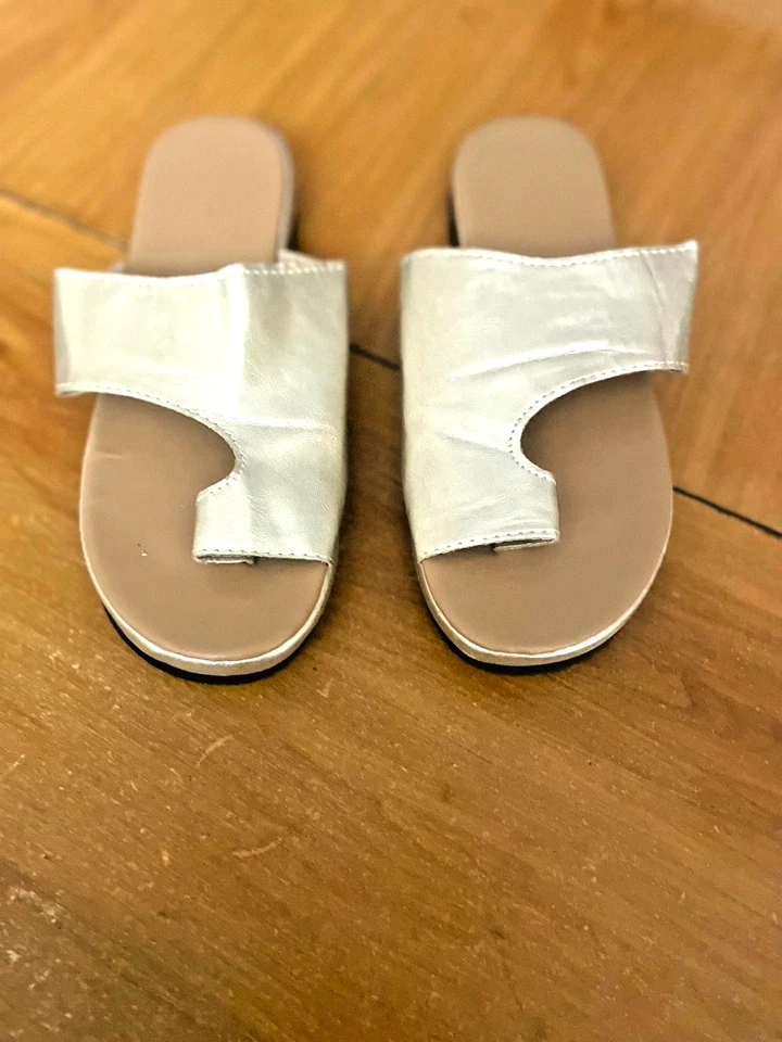 Sandales femme pointure 41 couleur doré semelle intérieur cuir Justfab - Photo 2/4