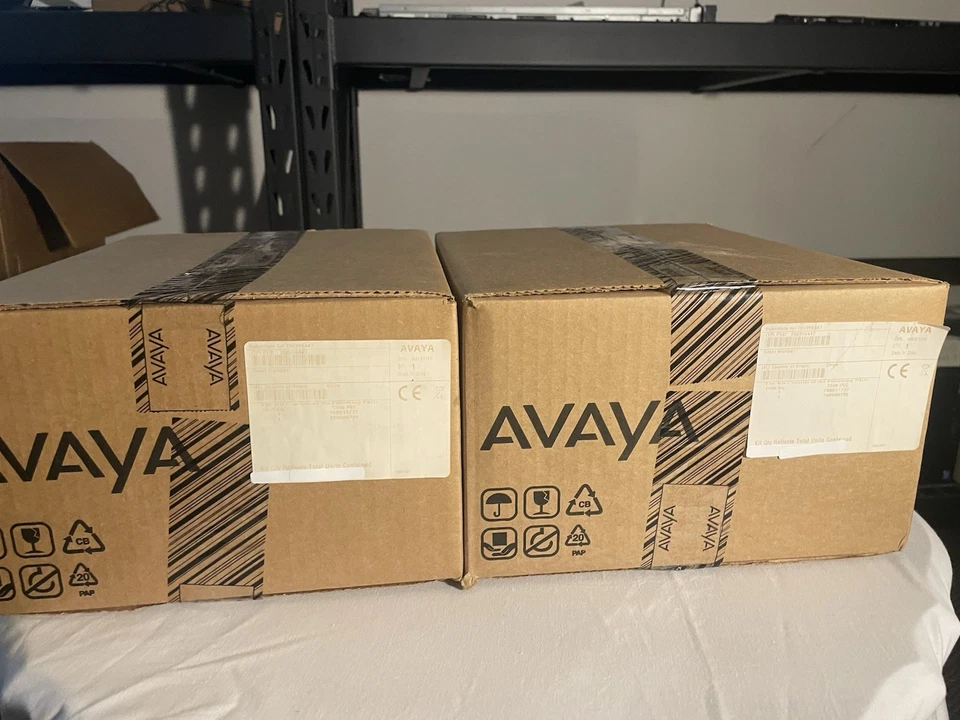 Лот из 4 — Avaya Y-адаптер для инжектора POE 700511777 и комплект 700356447 ПОЛНОСТЬЮ ЗАПЕЧАТАННЫЙ - Изображение 3 из 4