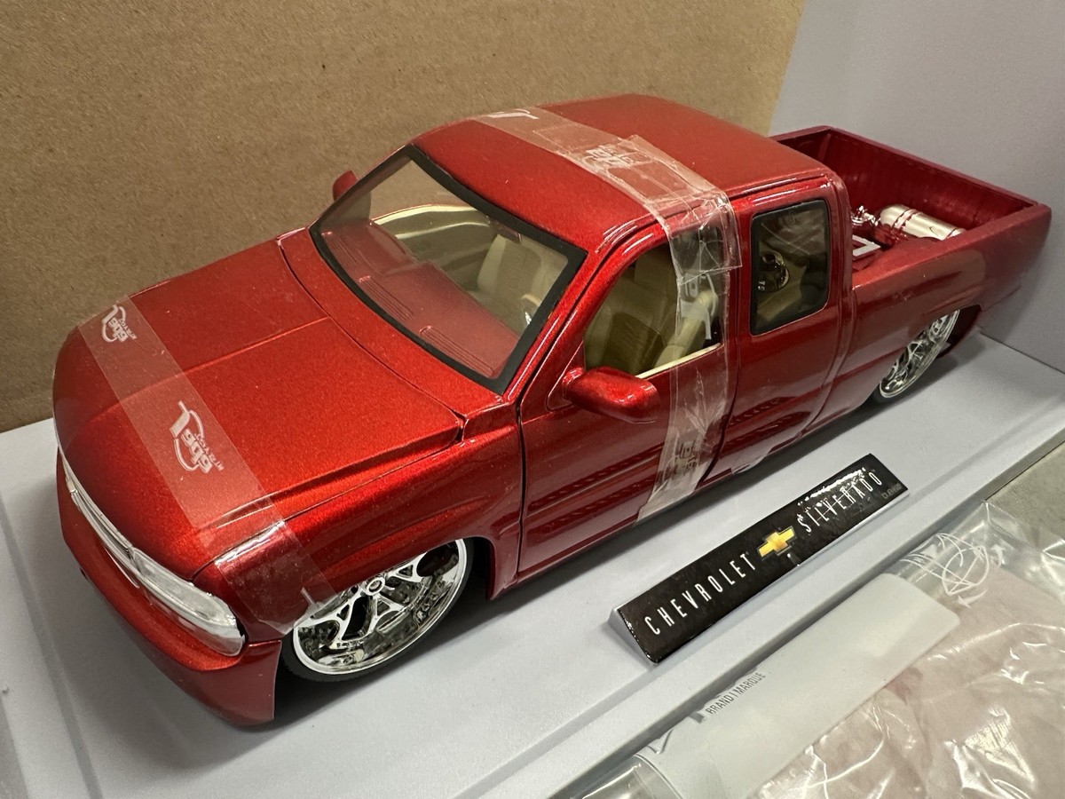 DUB CITY Chevrolet Silverado 1/18ミニカー NIB Dub City 2003 Big Ballers Diecast Collection Chevy Silverado