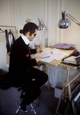 Hamburg-born German fashion designer Karl Lagerfeld draws designs - Old Photo