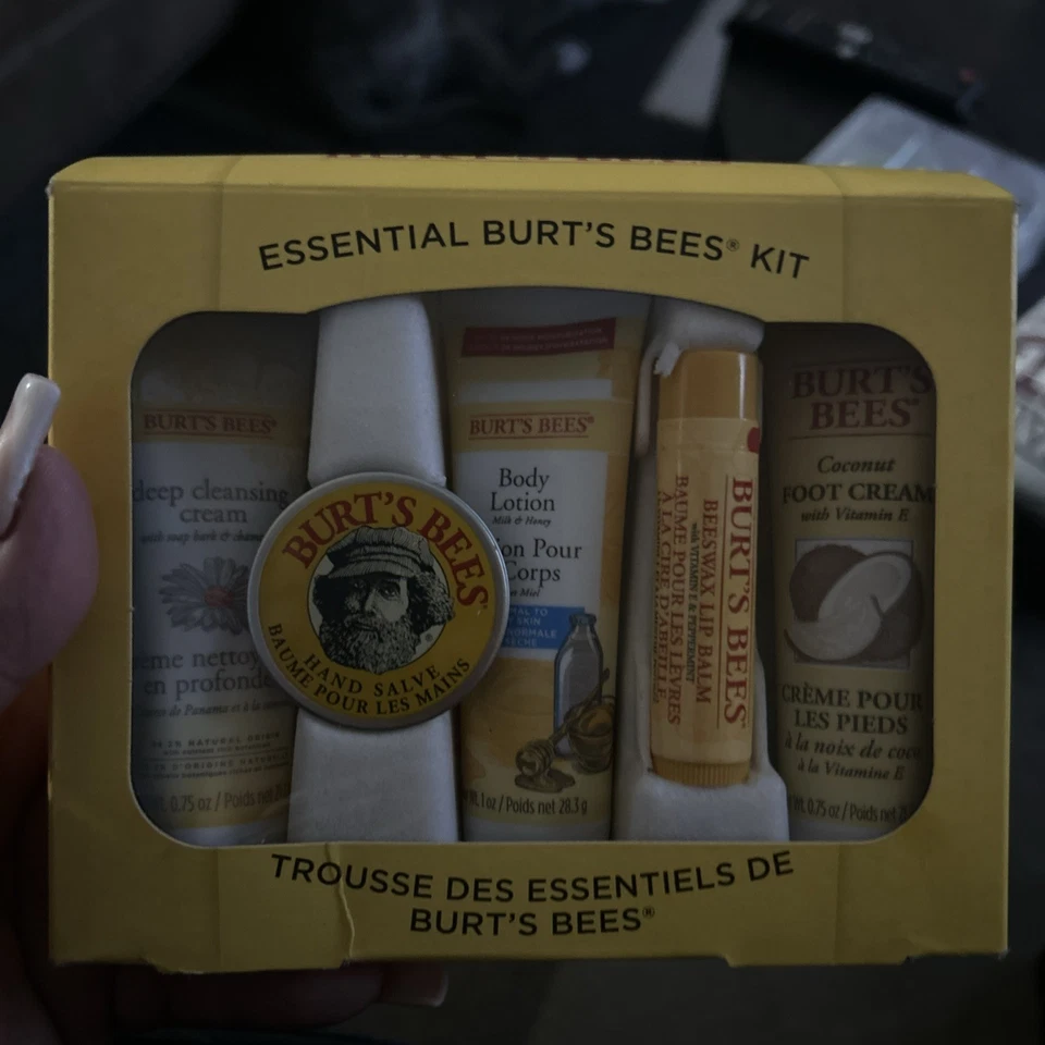 Juego de regalo esencial Burt's Bees, 5 productos de tamaño de viaje Foto 2 de 2