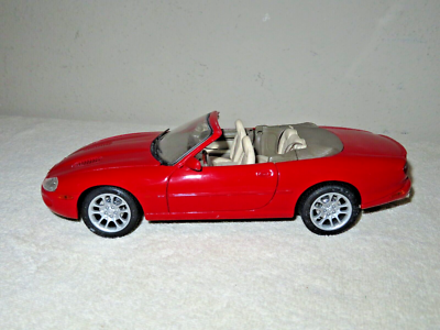 ミニカー Maisto Jaguar XK Series 1/18 JAGUAR XK SERIES CONVERTIBLE RED 1:18 MAISTO OPENING DOORS, HOOD