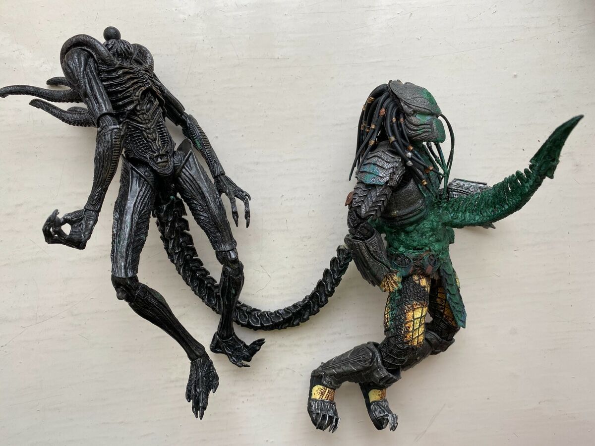 NECA CUSTOM ALIEN VS PREDATOR DISPLAY SET ALIEN TAIL STRIKE NECA CUSTOM ALIEN VS PREDATOR DISPLAY SET ALIEN TAIL STRIKE