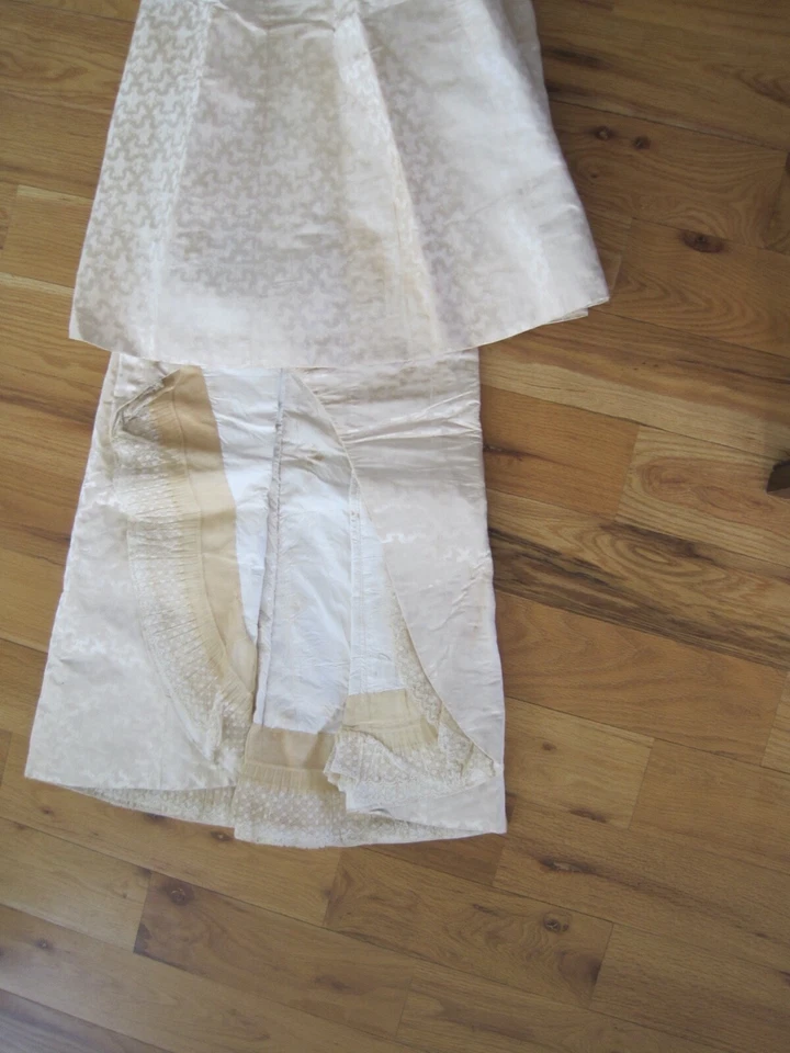 Boda francesa de encaje de seda con vestido de tren New Orleans eduardiano con zapatos guantes Foto 3 de 4