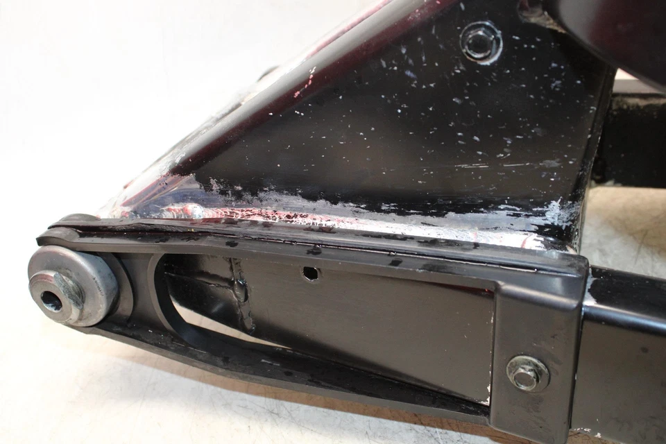 Задний поворотный рычаг подвески 2001 Yamaha Yzf R1 - Изображение 4 из 4