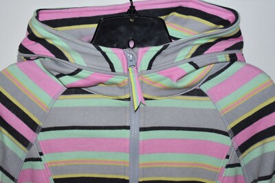 12,60 euros le Sweat à capuche fille Puma (4, 6 ou 12 ans) au lieu de 42
