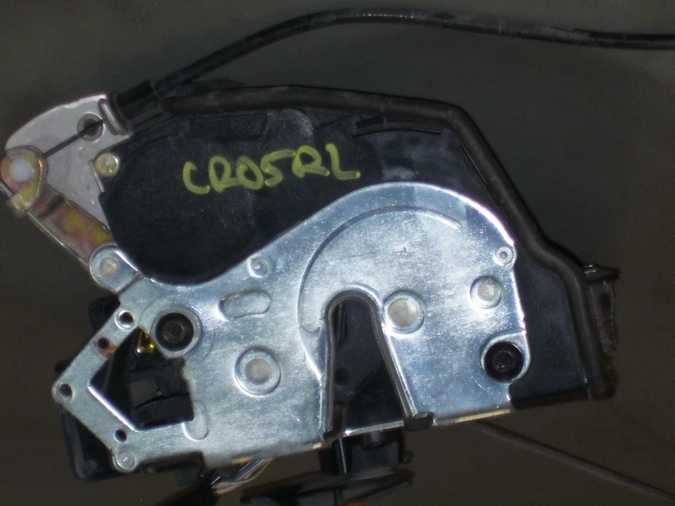 Conjunto de actuador de cierre de cerradura de puerta trasera izquierda BMW 745i 2002 OEM #7012145 Foto 2 de 4