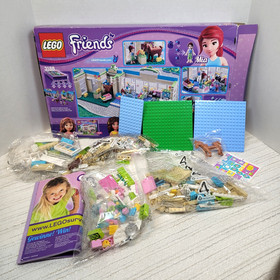 RARE Heartlake Vet (3188) LEGO FRIENDS Sophie & Mia New Complete 2011