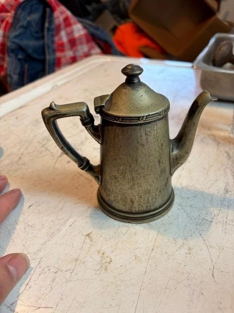 International Silver Minature Coffee / tea Pot weighs 1 pound
